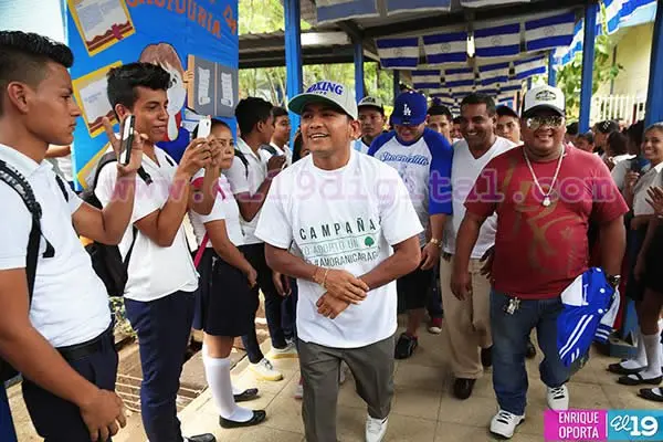 "Chocolatito" quiere seguir los pasos de Manny Pacquiao con los jóvenes pugilistas