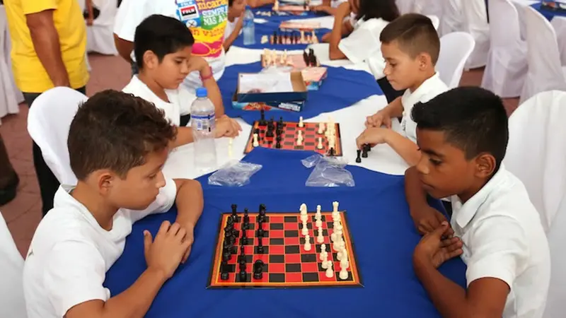 Más de mil jóvenes participaron en la Mega Simultánea de Ajedrez