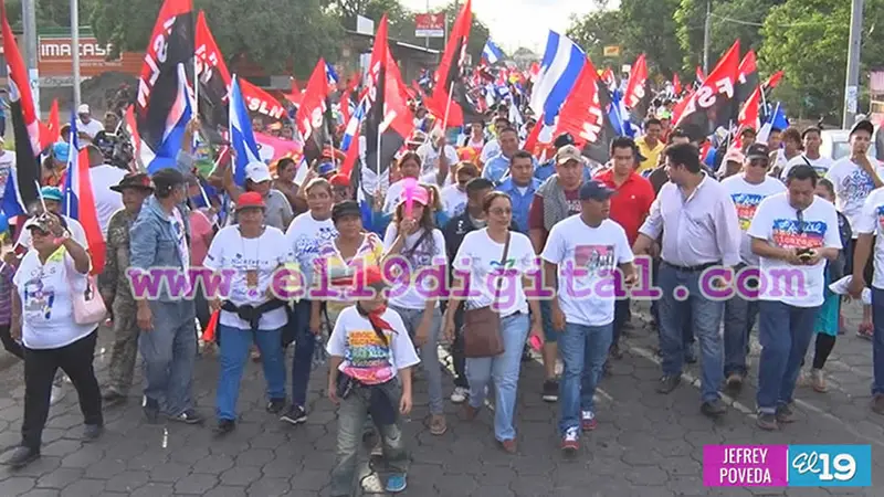Chocolatito recorrió los barrios del distrito V de Managua en la Caminata del Amor y la Alegría