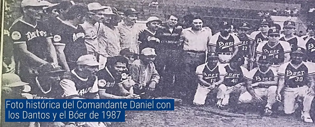 Foto histórica del Comandante Daniel con los Dantos y el Bóer de 1987