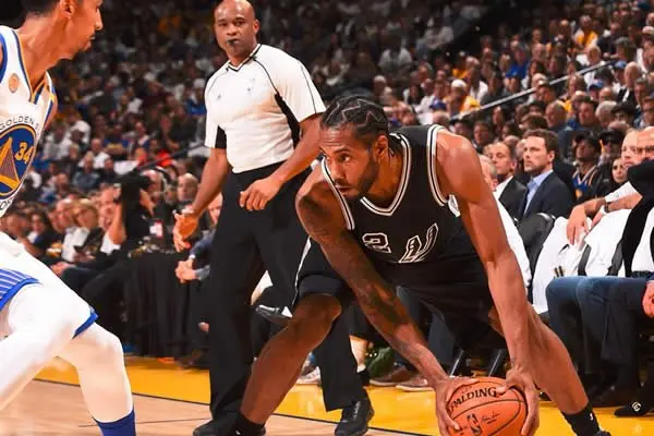 Kawhi Leonard y los Spurs arruinan el debut de Durant con los Warriors