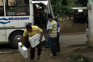 Material Electoral llega a los Centros de Votación de Barrios del Distrito V
