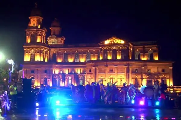 Noche de Danza Folclórica en la Plaza 22 de Agosto