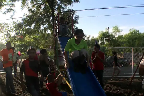 Familias inauguran remodelación del Parque “Eduardo Flores”