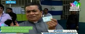 Monseñor Bismarck Carballo ejerce su derecho al voto