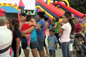 Niñez disfruta de festividades en parques