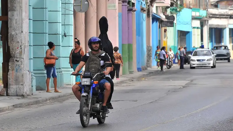 Cuba asimila la muerte de Fidel