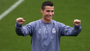 Cristiano Ronaldo: "Sí, soy gay, ¡pero muy rico!"