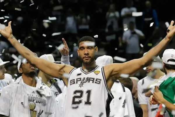 Los San Antonio Spurs confirman que retirarán el número "21" de Tim Duncan