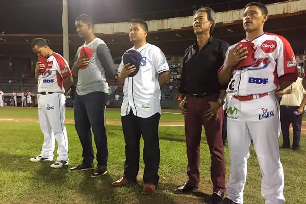 Bóer pierde 15-4 contra los Gigantes en una noche que reunió a las estrellas de nuestro béisbol
