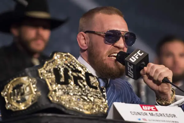 Conor McGregor ya no portará el cinturón de las 145 libras y UFC 206 tiene cambios de última hora