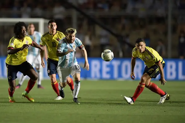 Messi con estelar actuación en la goleada 3-0 de Argentina sobre Colombia