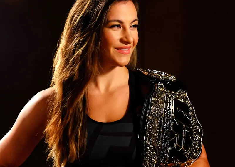 int-campeona-miesha