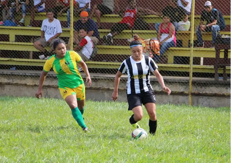 Hermanas Flores disputan liderazgo de goleo en el Torneo Apertura
