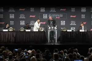Conor McGregor: "Quiero todos los cinturones"