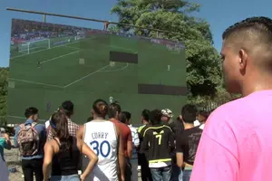 Cientos vivieron la emoción del Clásico en el Estadio Virtual