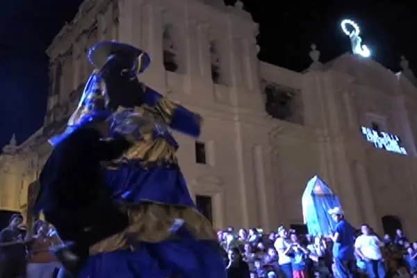 Realizan tradicional y colorido concurso de Gigantonas