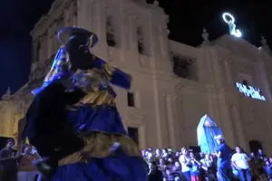 Realizan tradicional y colorido concurso de Gigantonas