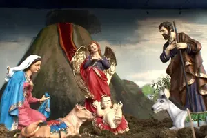 Familias disfrutan del Espíritu Navideño en la Avenida De Bolívar a Chávez