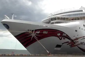 Crucero “Norwegian Jewel” atraca en Puerto Corinto