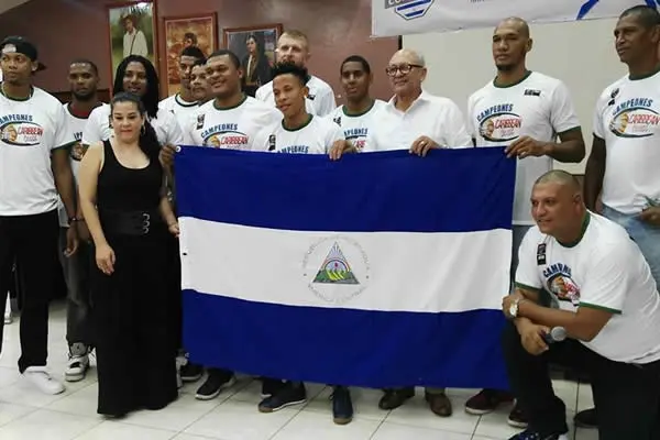 Abanderamiento del equipo de baloncesto Costa Caribe rumbo a El Salvador para el campeonato de clubes