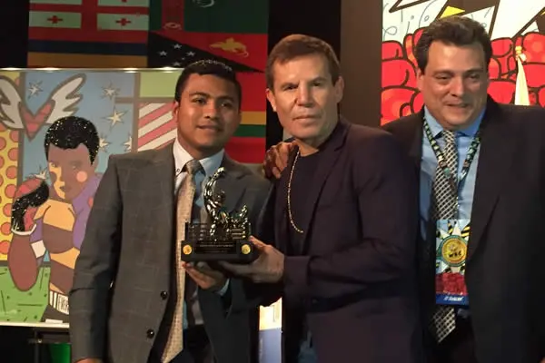 Consejo Mundial de Boxeo reconoce a "Chocolatito" González como Peleador del Año