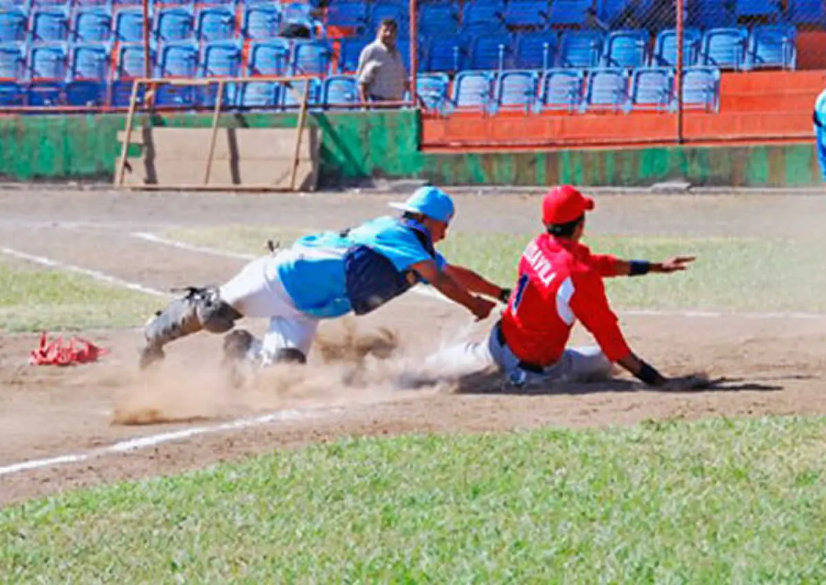 Granada y Carazo entran invictos a las semis del béisbol juvenil AAA