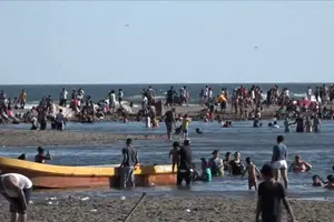 Turistas despiden sus vacaciones en Playas de León