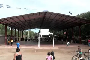 Habitantes de Comarca “Las Flores”, Masaya, inauguran cancha multiusos