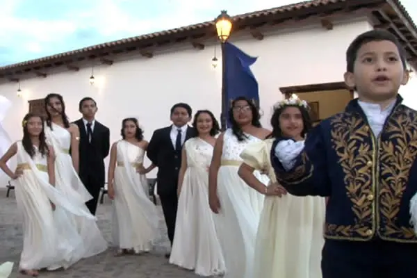 Darianos visitan réplica de Casa Museo en Paseo Xolotlán