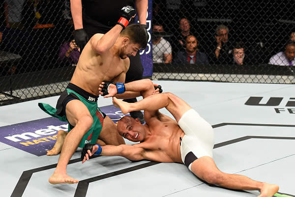 El mexicano Yair Rodriguez vence por TKO a BJ Penn en su regreso al octágono en UFC Phoenix