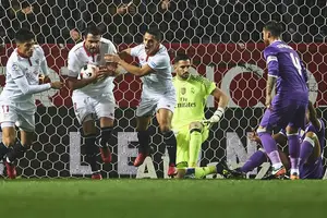 Real Madrid perdió el invicto tras caer 2-1 ante Sevilla