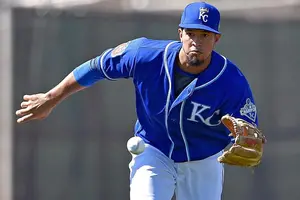 Cheslor Cuthbert a pelearse por un puesto en Kansas o cambiarse de equipo