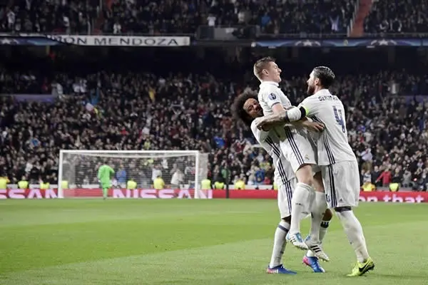 El Madrid apaga la chispa del Nápoles en la Champions