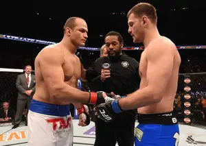 El campeón Stipe Miocic tendrá su revancha contra Junior Dos Santos en UFC 211