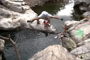 Río Toronando, un paraíso de aguas frescas que baja desde los cerros