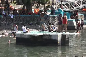Familias se refrescan en aguas del Centro Recreativo “El Trapiche”