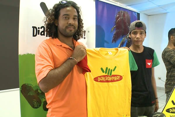 Jóvenes empresarios participan en Feria de la gorra y camiseta