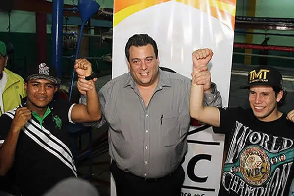 El Presidente del CMB, Mauricio Sulaimán le pide a Cuadras que respete al 'Chocolatito'