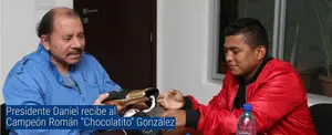 Presidente Daniel recibe al Campeón Román “Chocolatito” González