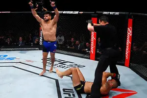 Kelvin Gastelum destruyo a Vitor Belfort en UFC Fortaleza