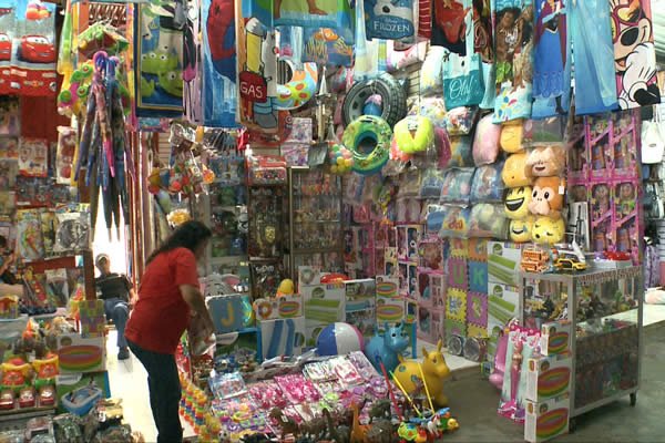 Mercado Roberto Huembes se encuentra abastecido de productos de Verano