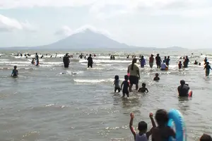Refrescantes aguas de San Jorge reciben a cientos de familias