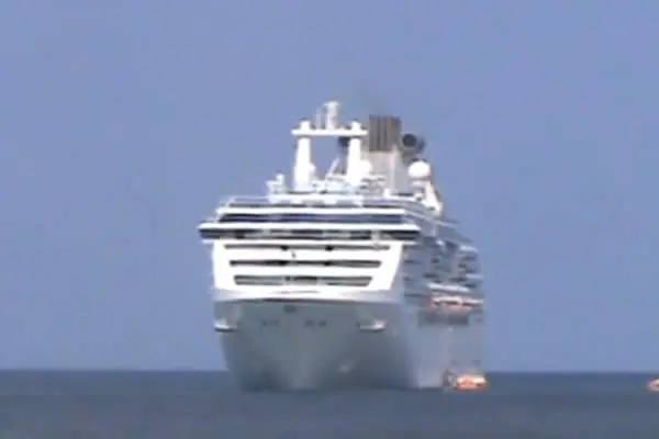 Crucero Coral Princess atraca en San Juan del Sur