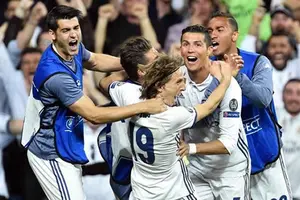 CR7 marca un "hat-trick" perfecto y agranda su leyenda