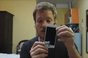 Un exempleado de Google construye un iPhone a mitad de precio con partes chinas