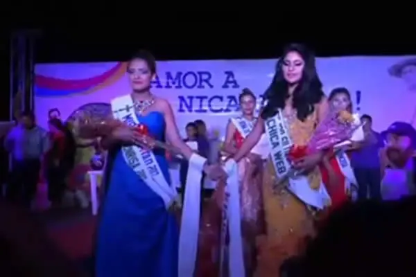 Dolores corona a la Reina de sus fiestas patronales
