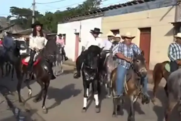 Dolores finalizó sus Fiestas Patronales con desfile hípico