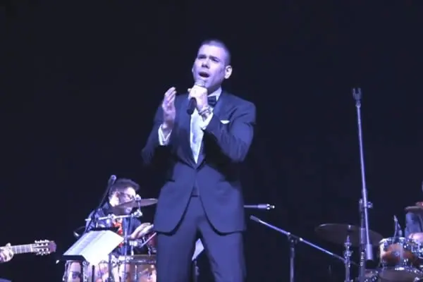 Leoneses disfrutan una noche de boleros