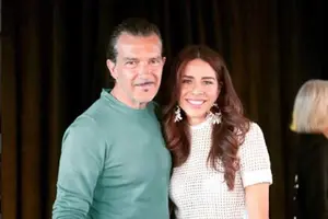 Shantall Lacayo aprovecha selfie con Antonio Banderas en Miami Fashion Week 2017